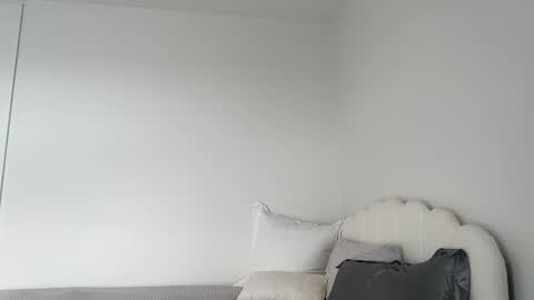 Snapshot of valentinaxo_ chatting on 09-12-25, 12:00 Valentina online show from 09-12-25, 12:00