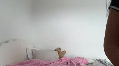 Snapshot of valentinaxo_ chatting on 09-30-25, 04:39 Valentina online show from 09-30-25, 04:39