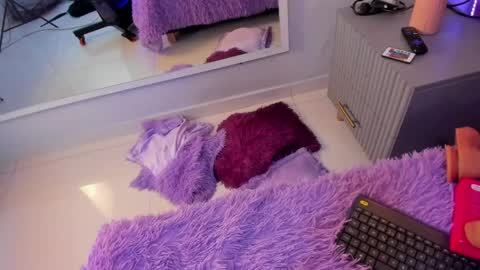 Mia  online show from 04-20-26, 08:10