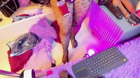 Mia  online show from 04-21-26, 08:34