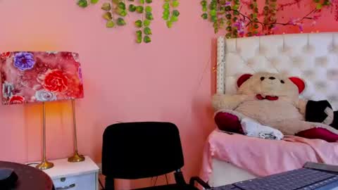 valentinee_xo online show from 06-19-26, 05:45