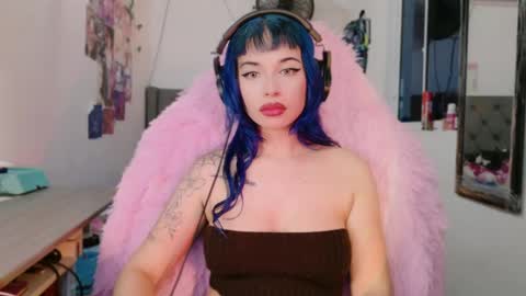 Danielle  Please help me to reach 300 thumbs up online show from 12-04-25, 06:12