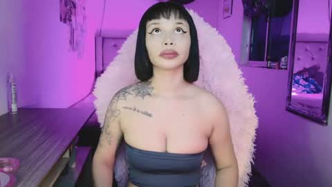 Danielle  Please help me to reach 300 thumbs up online show from 02-01-26, 02:10