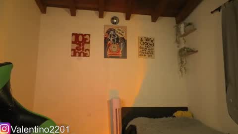 Snapshot of valentino_2201 chatting on 04-23-26, 01:40 Valentino - 15 OFF valentino2201 online show from 04-23-26, 01:40