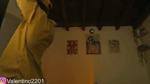 Snapshot of valentino_2201 chatting on 04-25-26, 03:09 Valentino - 15 OFF valentino2201 online show from 04-25-26, 03:09