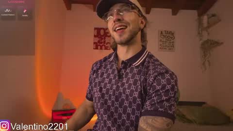 Snapshot of valentino_2201 chatting on 05-08-26, 02:28 Valentino - 15 OFF valentino2201 online show from 05-08-26, 02:28