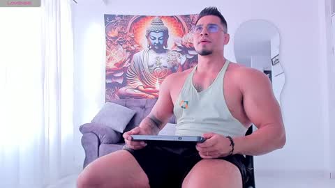    online show from 01-08-25, 09:44