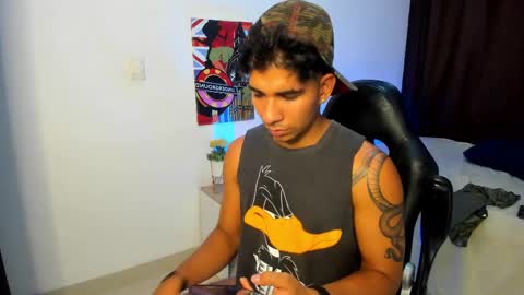 VALENTINO MOURA online show from 02-26-25, 04:24