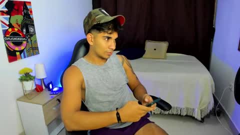 VALENTINO MOURA online show from 03-11-25, 12:17