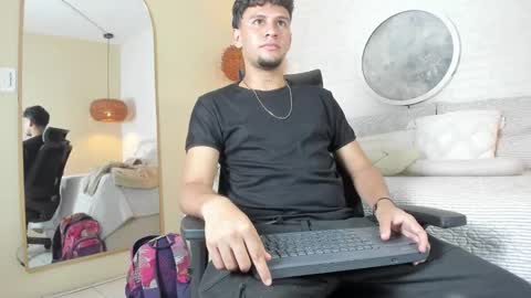 VALENTINO online show from 03-08-26, 02:04