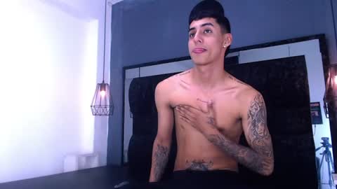 Snapshot of valentino_west chatting on 06-17-26, 04:04 valentino west online show from 06-17-26, 04:04