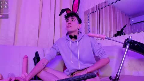 Valentino online show from 03-10-25, 05:11