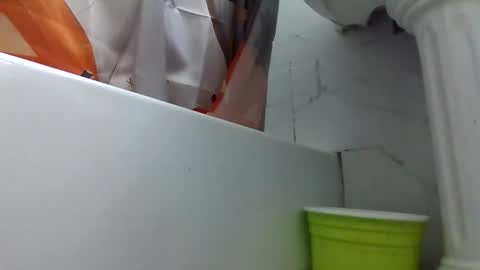 Snapshot of valeria06 chatting on 10-27-25, 05:00 Valeria online show from 10-27-25, 05:00