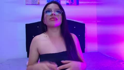 Snapshot of valeria__lux chatting on 05-21-26, 01:23 Valeria online show from 05-21-26, 01:23