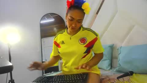 Snapshot of valeria_gil_ chatting on 06-27-26, 05:40 valeria_gil_ online show from 06-27-26, 05:40