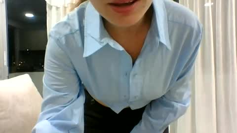 Snapshot of valeriafrannco chatting on 06-23-26, 04:10 valeriafrannco online show from 06-23-26, 04:10