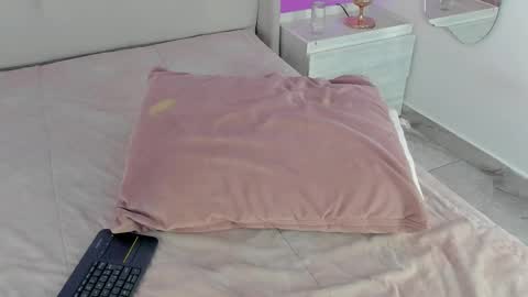 Valeria online show from 12-18-25, 12:00