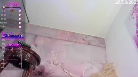 Snapshot of valeriaqueents chatting on 09-28-25, 01:27 online show from 09-28-25, 01:27