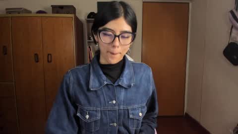 Snapshot of valerie__sky chatting on 12-17-24, 02:44 Val online show from 12-17-24, 02:44