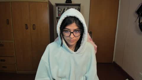 Snapshot of valerie__sky chatting on 01-27-25, 07:35 Val online show from 01-27-25, 07:35