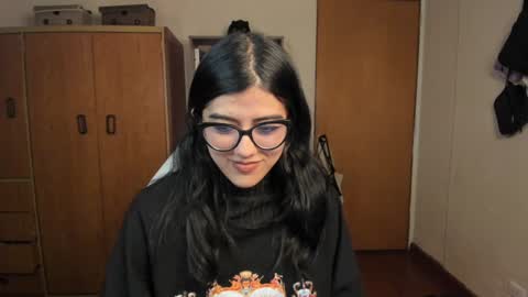 Snapshot of valerie__sky chatting on 01-28-25, 04:29 Val online show from 01-28-25, 04:29