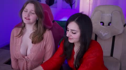 Snapshot of valeriiemills chatting on 04-17-26, 06:00 Valerie online show from 04-17-26, 06:00