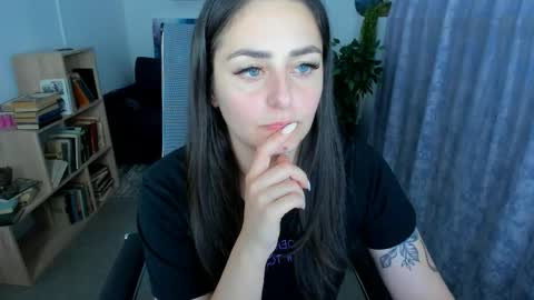 Snapshot of valeriiemills chatting on 06-01-26, 09:49 Valerie online show from 06-01-26, 09:49