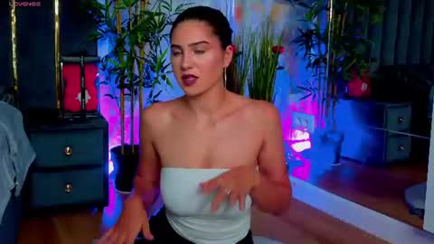 Snapshot of valery_evann chatting on 07-29-26, 06:28 Valery online show from 07-29-26, 06:28