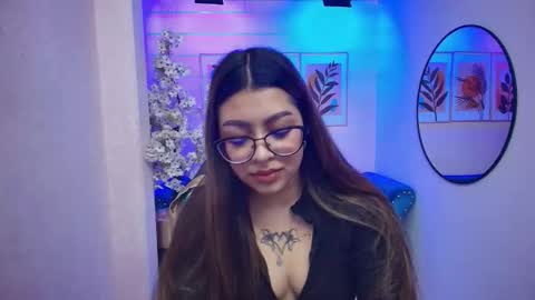Snapshot of valery_m00n chatting on 10-27-25, 12:20 VALERY.  online show from 10-27-25, 12:20