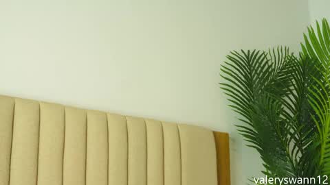 Valery swan1 online show from 04-18-26, 06:39