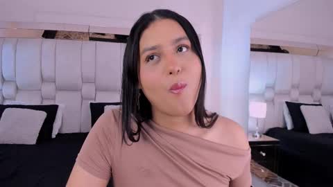 Snapshot of valerycooper23 chatting on 12-19-25, 07:54 valerycooper23 online show from 12-19-25, 07:54