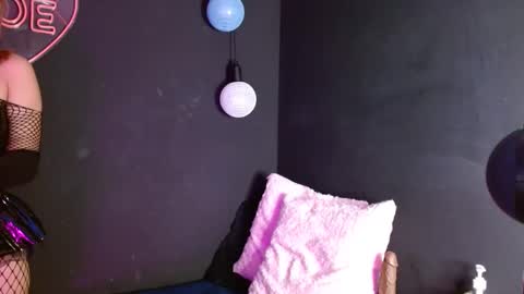 Snapshot of valerysmith18 chatting on 10-03-25, 01:52 zoe online show from 10-03-25, 01:52