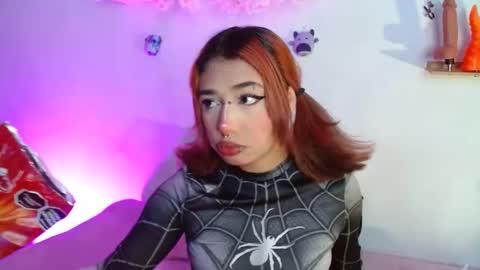 Snapshot of valerysmith18 chatting on 10-10-25, 09:19 zoe online show from 10-10-25, 09:19