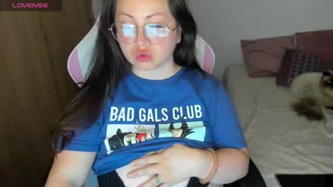 Snapshot of valeryvass_07 chatting on 12-12-24, 12:59 My name is Valery... Nice to meet you thumb up me please its important online show from 12-12-24, 12:59