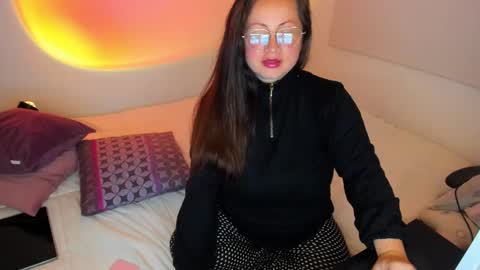 Snapshot of valeryvass_07 chatting on 12-20-24, 06:08 My name is Valery... Nice to meet you thumb up me please its important online show from 12-20-24, 06:08