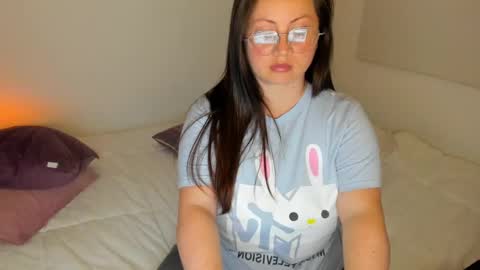Snapshot of valeryvass_07 chatting on 12-22-24, 03:33 My name is Valery... Nice to meet you thumb up me please its important online show from 12-22-24, 03:33