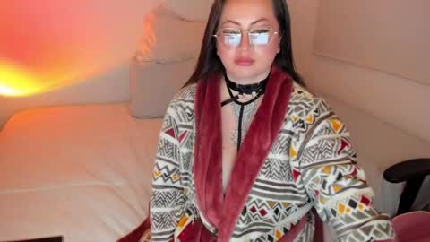 Snapshot of valeryvass_07 chatting on 01-10-25, 03:07 My name is Valery... Nice to meet you thumb up me please its important online show from 01-10-25, 03:07