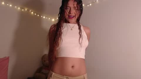 VALIENTE  online show from 04-22-26, 03:31