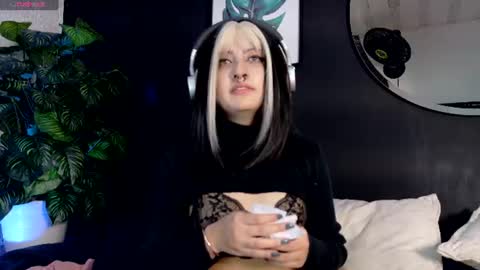 Snapshot of valka_exe chatting on 06-11-26, 12:32 x online show from 06-11-26, 12:32