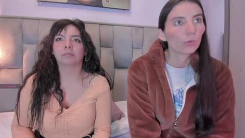Snapshot of valkiria_and_dione chatting on 05-28-26, 01:30 Valkiria and Dione online show from 05-28-26, 01:30