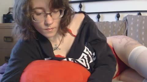 Snapshot of valleriestarr chatting on 02-14-26, 09:55 Vallerie Starr online show from 02-14-26, 09:55