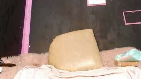 Snapshot of vallery_doll chatting on 02-03-25, 02:14 Valerie online show from 02-03-25, 02:14