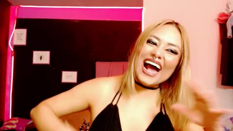 Snapshot of vallery_doll chatting on 02-21-25, 03:23 Valerie online show from 02-21-25, 03:23