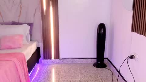 Vallolet Peach  online show from 10-05-25, 12:03