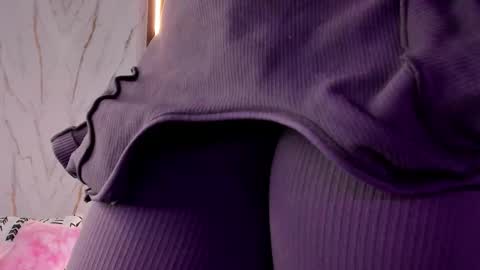 Vallolet Peach  online show from 11-08-25, 11:43