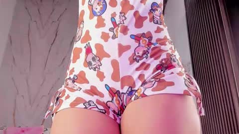 Vallolet Peach  online show from 12-04-25, 11:52