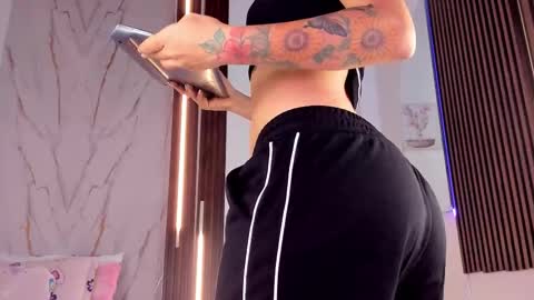 Vallolet Peach  online show from 02-07-26, 12:20