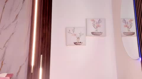 Vallolet Peach  online show from 04-17-26, 12:08