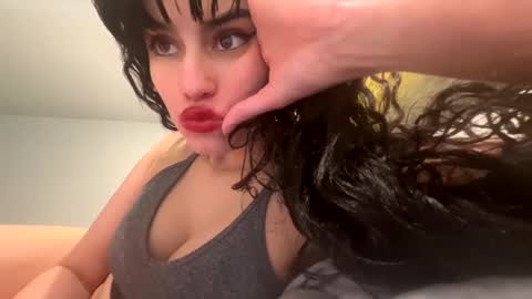 Snapshot of vampgatita chatting on 12-15-24, 01:24 vampgatita online show from 12-15-24, 01:24