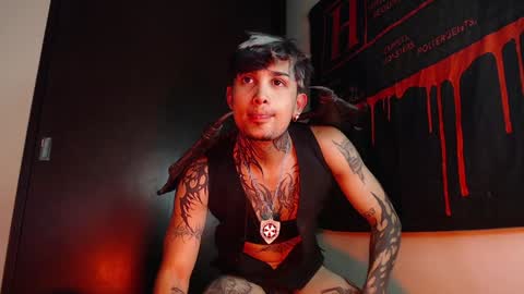 david guzman i model independenthelp me with a thumbs up online show from 01-28-25, 12:36